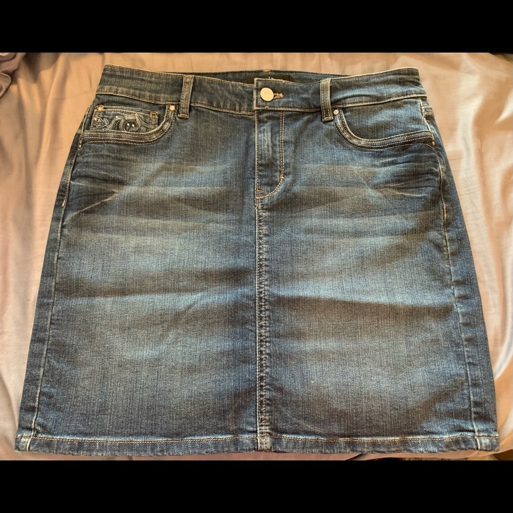 White House Black Market WHBM Denim skirt sz 6